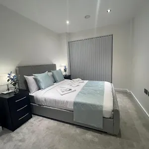 Luxury 2 Bed Balcony - London Luton Airport Apartment Luton (Bedfordshire)